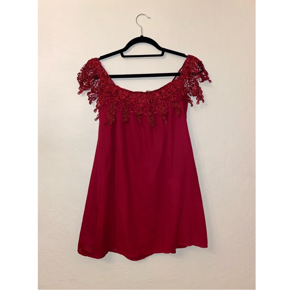 Tobi Burgundy off the shoulder shift dress (Small)